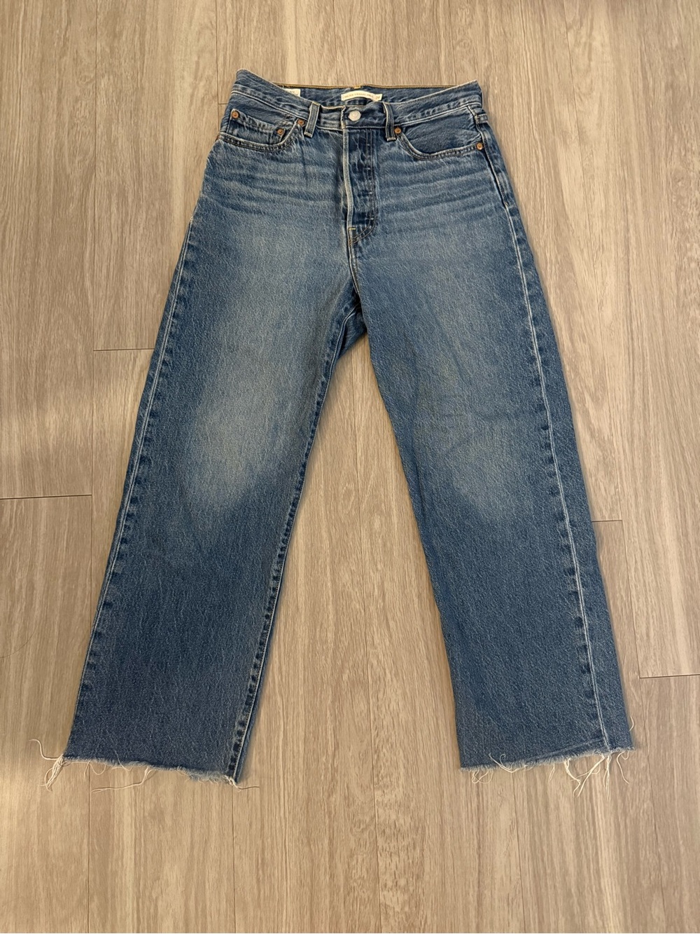 Levi's Straight Leg Women's Jeans in Medium Blue Wash
